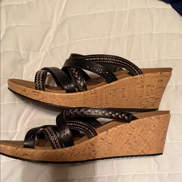 Skechers Women's Black and Tan Strappy Sandals - Picture 4 of 4